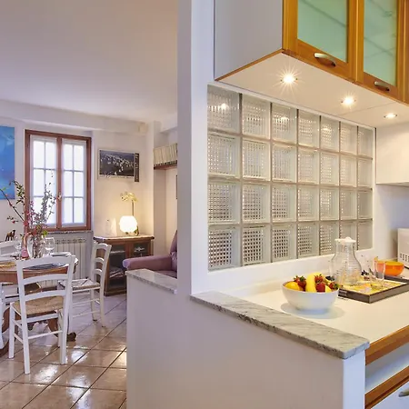 A Step From The * 德尔维奥