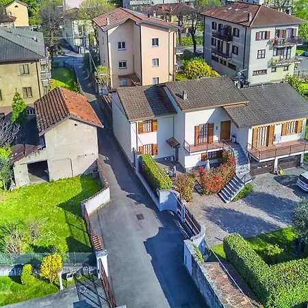 Nyaraló A Step From The